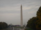 Pomnik Jerzego Waszyngtona, w tłe Biały Dom