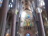 Sklepienie nawy głównej w Sagrada Familia 