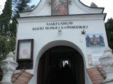 Wejście na wzgórze do Sanktuarium Matki Boskiej Kazimierskiej