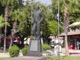 Pomnik Atatürka w Side