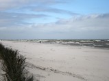 Plaża w Dębkach, czysty, jasny piasek 