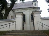 Wejście boczne na teren kościoła w Łęcznej