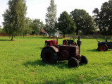 Traktory na łące, Choczewo