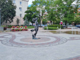 Rzeźba Rusałka na skwerze w Ełku
