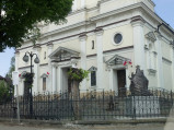 Wejście do kościoła w Garwolinie 