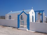 Wejście na teren przy kościółku w Kefalos
