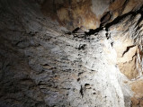 Skałki w jaskini na Kadzielni