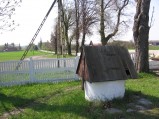 Studnia na cmentarzu w Kumowie Plebańskim