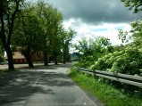 Droga przy kościele Łebuni
