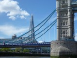Wieżowiec The Shard widziany z pod Tower Bridge, Londyn