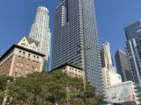 Z lewej US Bank Tower w Los Angeles