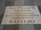 Tablica w bazylice w Łowiczu