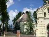 Wejście na teren kościoła w Łuszczowie Pierwszym
