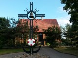 Krzyż przed Kościół Niepokalanego Poczęcia NMP w Ostrowie