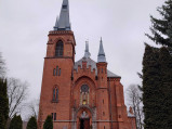 Fasada kościoła w Popowie Kościelnym