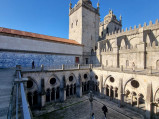 Gotyckie krużganki Katedry w Porto