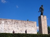 Płaskorzeźba przy pomniku Che Guevara w Santa Clara