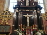 Ołtarz w Bazylice na Świętym Krzyżu