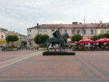 Pomnik Stefana Czarnieckiego na rynku w Warce