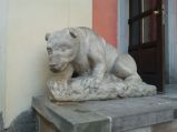Kamienny niedźwiedź w Warszawie