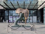 Rzeźba Salvadora Dali Profil of Time we Wrocławiu