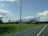 Panele słoneczne elektrowni słonecznej w Žice